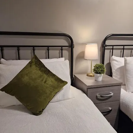 Large Jewellery Quarter - Sleeps 7! New Apartment
